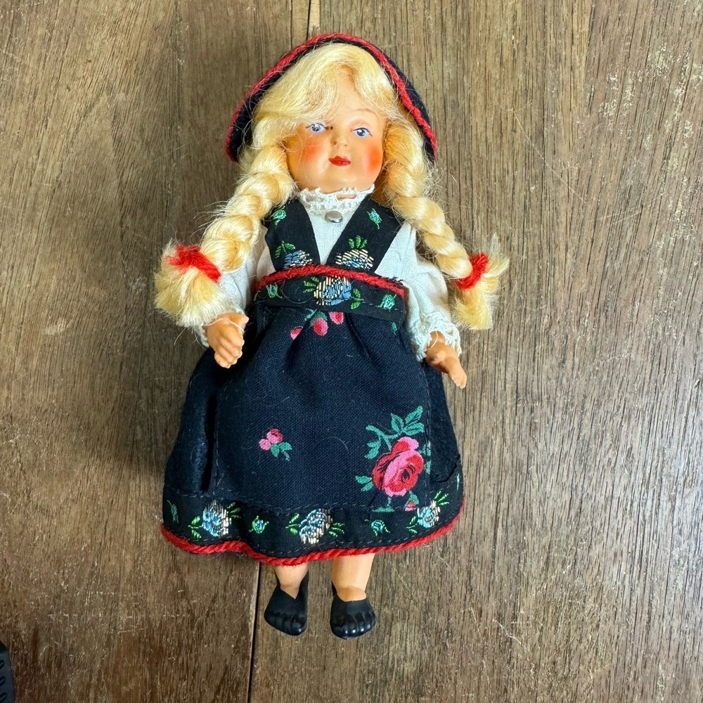 Vintage Norwegian European Folk Art Style 6" Doll Nursery Shelf‎ Decor
